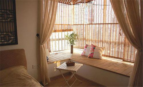 木地板飄窗3.jpg 木地板飄窗3.jpg